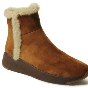 Vaneli Aydel boots in Camel Weatherproof Suede