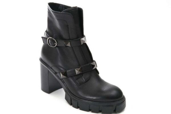 VANELi DAVY lug sole boot with pyramid-studded straps in black nappa