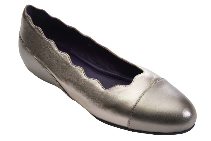 VANELi Picot shoes in shell mercury